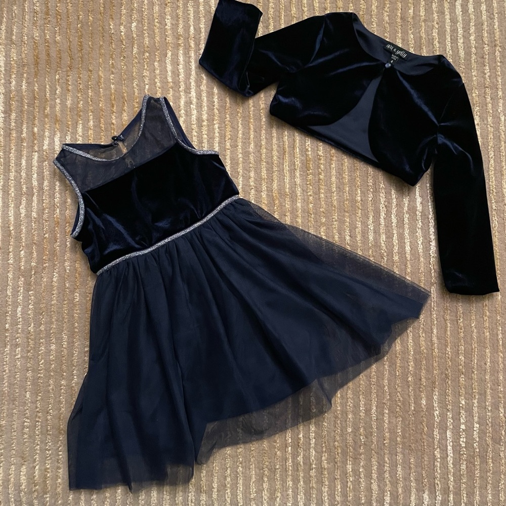Beautiful navy blue special occasion dress, perfect for the holidays, size 4T